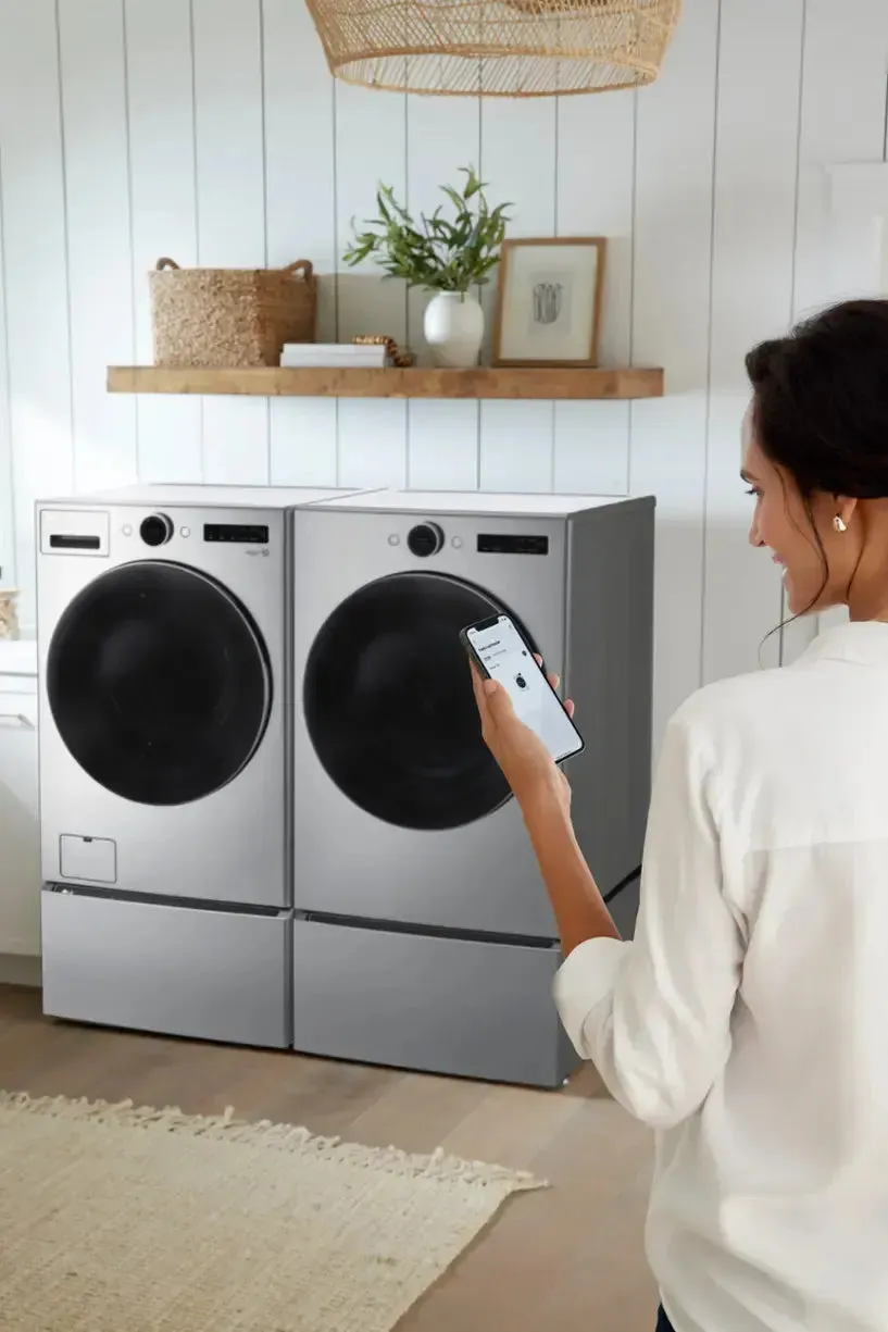 LG Front Load Washer and Gas Dryer Set - WM5500HVA DLGX5501V